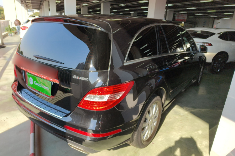 奔驰R级 2017款 R 320 4MATIC 商务型臻藏版车身外观7