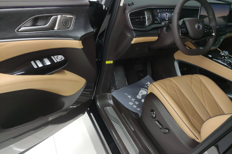 腾势D9 2024款 DM-i 980 四驱尊贵型中控内饰20