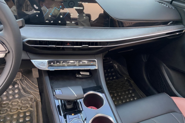 长安 逸动 2022款 PLUS 蓝鲸NE 1.4T GDI DCT尊贵版局部细节9003