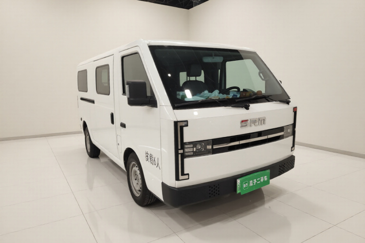 SRM鑫源新能源E3L 2025款 宁德41.86Kwh 305KM 实用型客车车身外观3