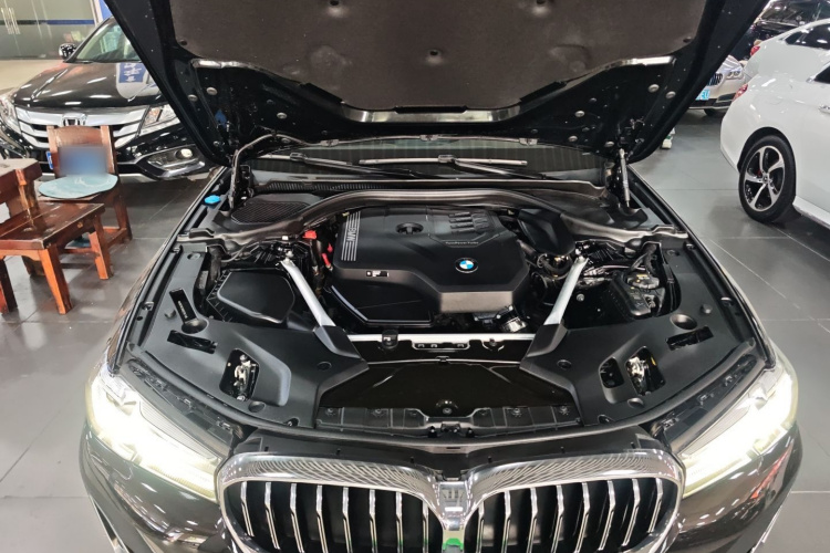 宝马5系 2022款 525Li 豪华套装机舱底盘24