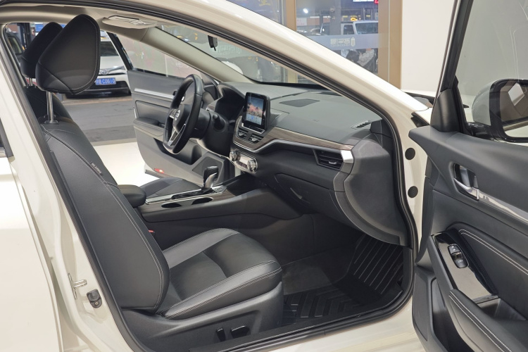 日产 天籁 2021款 2.0L XL 舒适版中控内饰7003