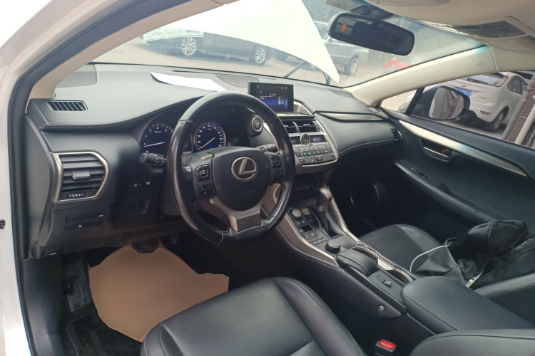 雷克萨斯NX 2015款 200 全驱 锋尚版中控内饰12