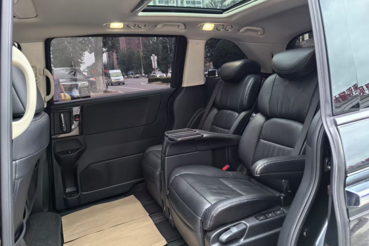 本田 艾力绅 2016款 2.4L 豪华版中控内饰7003