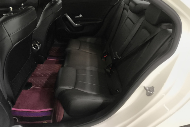 奔驰A级 2020款 改款二 A 180 L 运动轿车中控内饰21