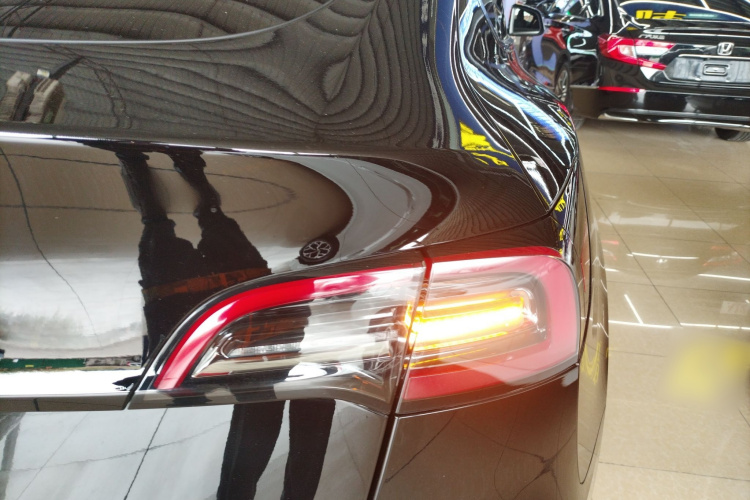 特斯拉 Model Y 2022款 改款 后轮驱动版车身外观6006