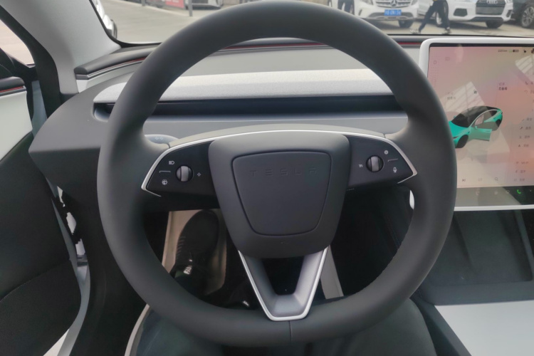 特斯拉 Model 3 2025款 改款 长续航后轮驱动版中控内饰13