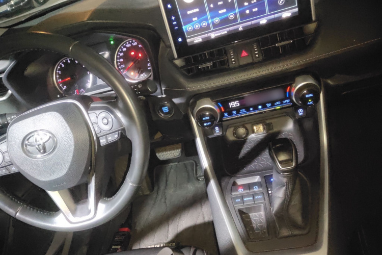 丰田 威兰达 2021款 2.0L CVT两驱豪华版局部细节18