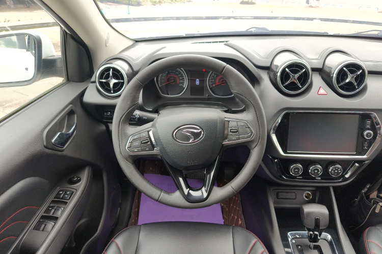 东南DX3 2018款 1.5T CVT尊贵型中控内饰13