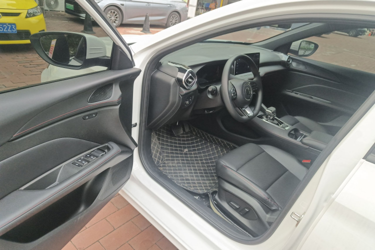 名爵 MG5 2025款 300TGI 全球旗舰版中控内饰7003