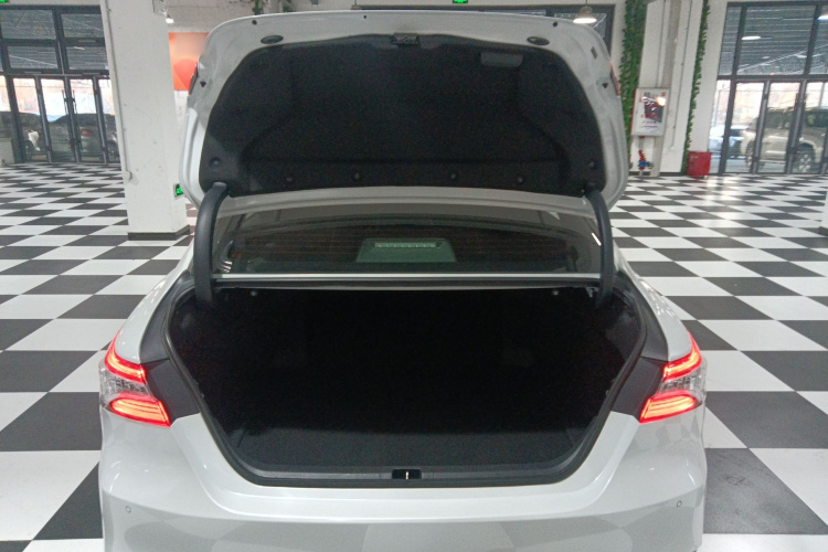 丰田 凯美瑞 2021款 2.0G 豪华版机舱底盘23