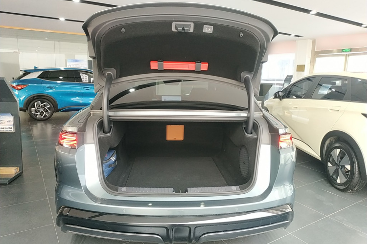 比亚迪 汉L 2025款 DM-p 四驱激光雷达旗舰型机舱底盘23