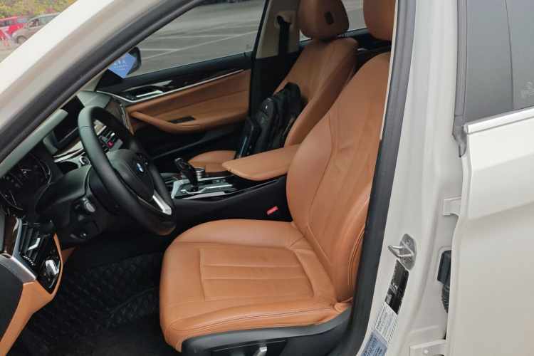 宝马5系 2018款 528Li 上市特别版中控内饰19