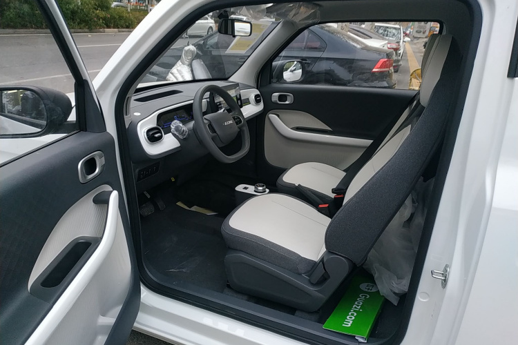 吉利银河 熊猫 2025款 210km 元气熊中控内饰20