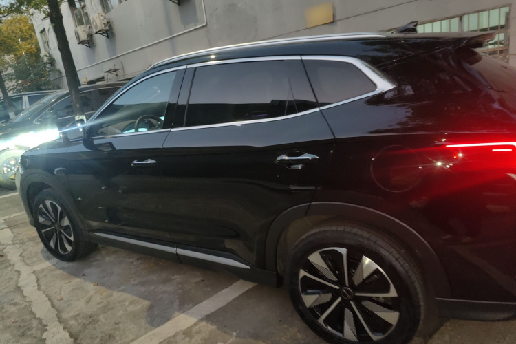 比亚迪 宋PLUS新能源 2025款 EV 智驾版 605km 旗舰型车身外观6003