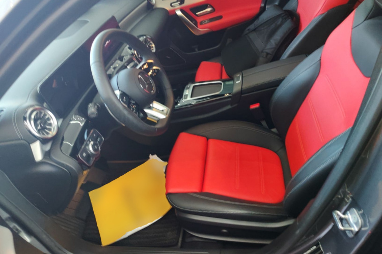 奔驰A级AMG(进口) 2024款 AMG A 35 4MATIC中控内饰19