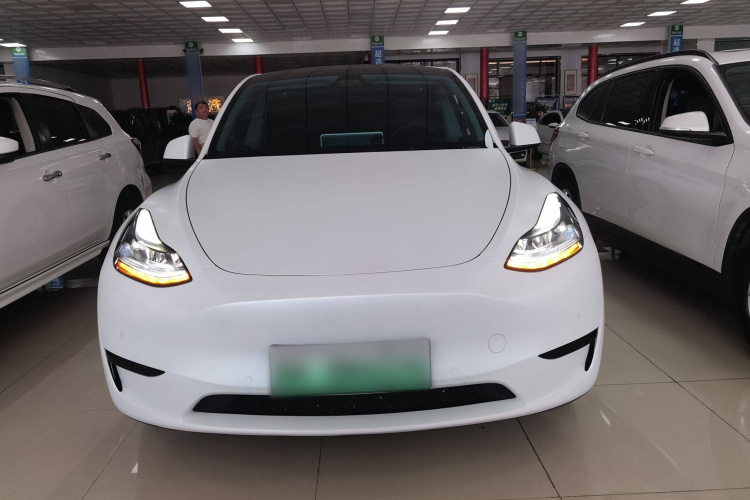 特斯拉 Model Y 2022款 改款 后轮驱动版车身外观2