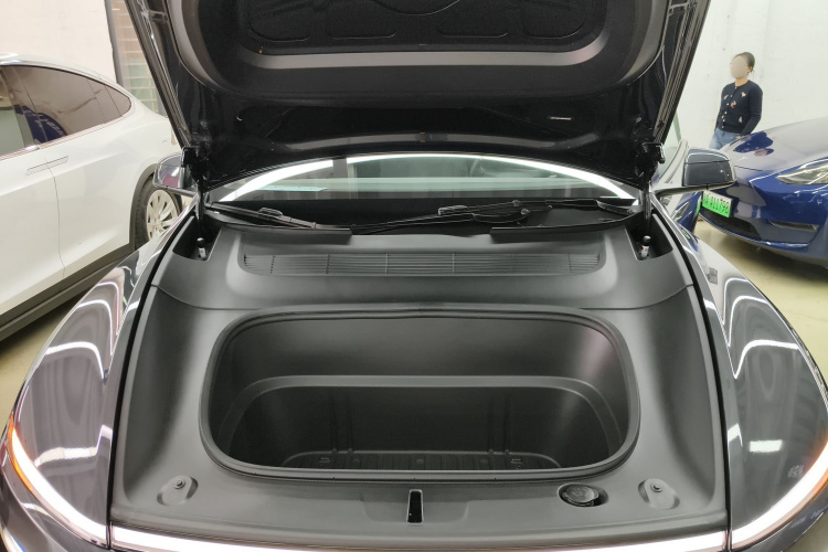 特斯拉 Model Y 2025款 后轮驱动版机舱底盘24