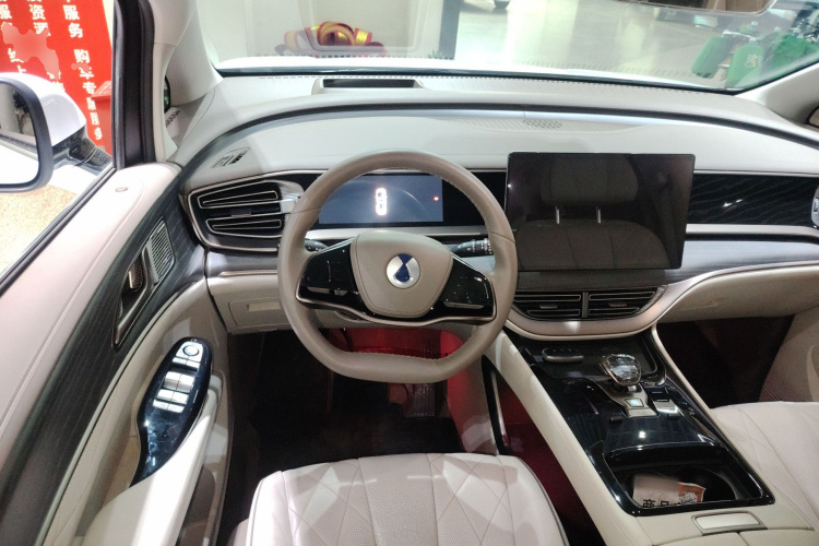 腾势D9 2022款 DM-i 970 四驱尊荣型中控内饰13