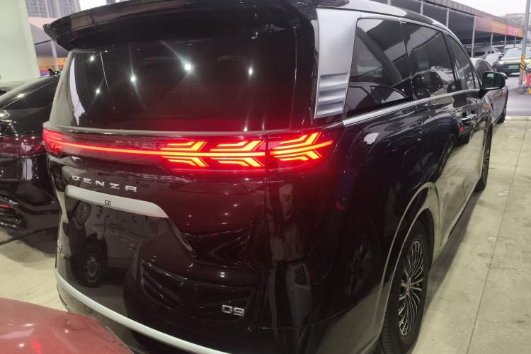 腾势D9 2022款 DM-i 970 四驱尊荣型车身外观7