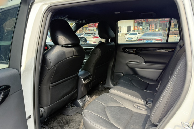 丰田 皇冠陆放 2022款 2.5L HEV两驱精英版中控内饰7002