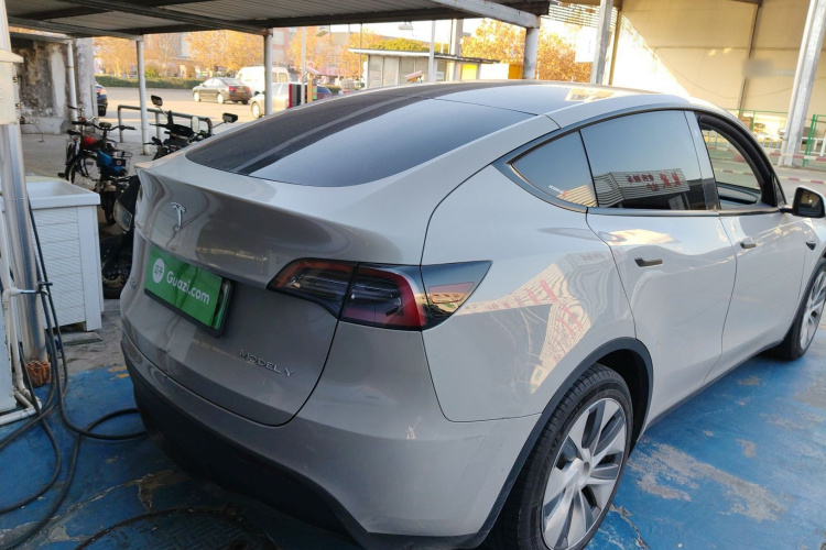 特斯拉 Model Y 2021款 标准续航后驱版车身外观7