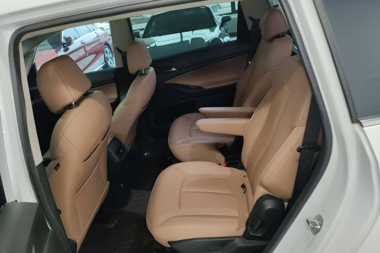 别克GL6 2021款 323T 轻混动互联豪华型中控内饰21