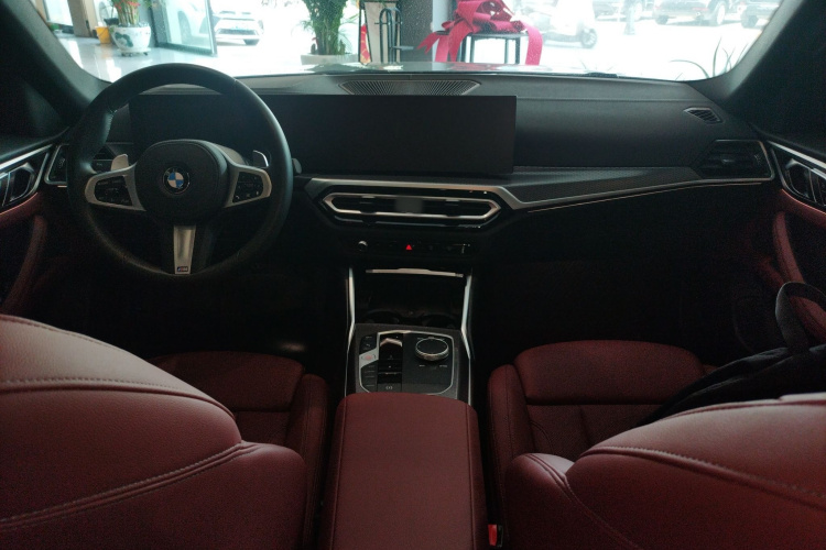宝马4系 2023款 425i Gran Coupe M运动曜夜套装中控内饰7002