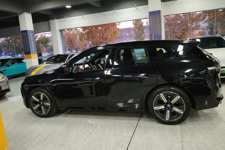 宝马iX 2023款 xDrive40车身外观4