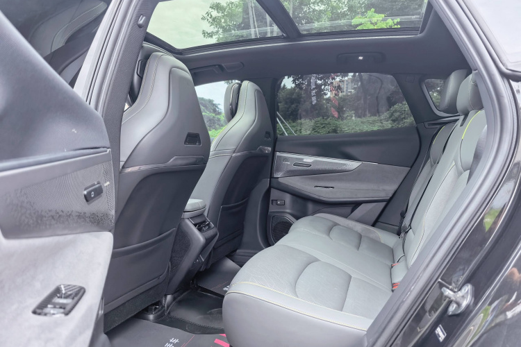 领克08 EM-P 2023款 220km 四驱性能Halo中控内饰7004