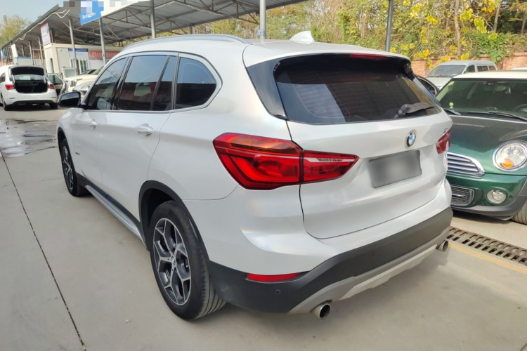 宝马X1 2018款 xDrive20Li 尊享型车身外观4