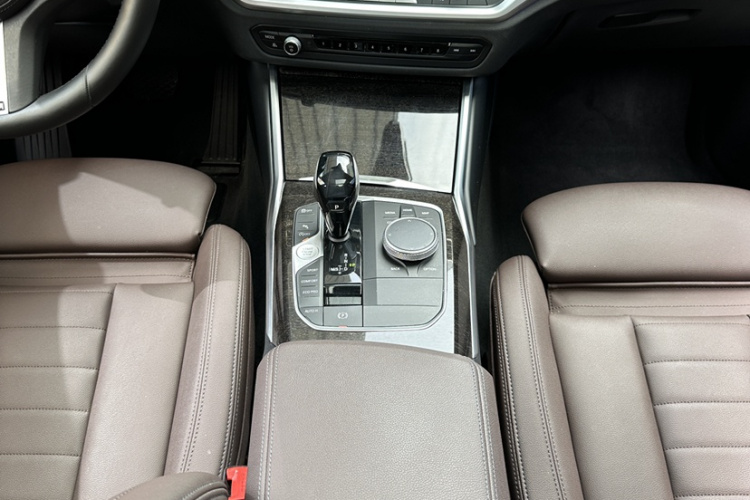 宝马3系 2020款 改款 325Li M运动套装中控内饰7010