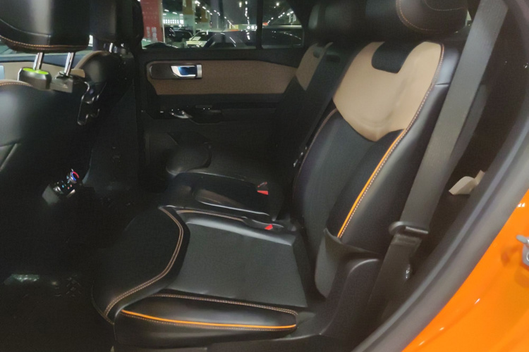 福特 探险者 2023款 EcoBoost 285 昆仑巅峰版 7座中控内饰21