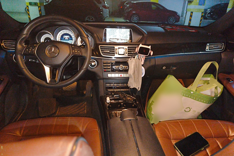 奔驰E级 2015款 E 260 L 运动豪华型中控内饰12