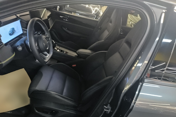 领克03 2025款 1.5TD DCT冠军版Pro局部细节19