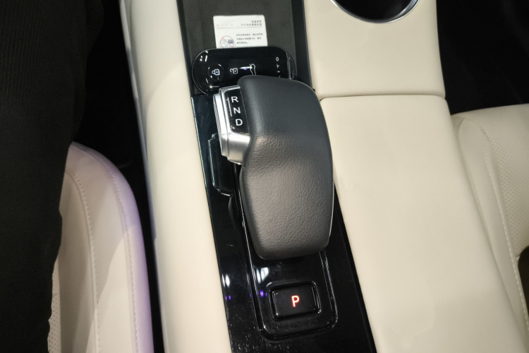 鸿蒙智行 问界M5 2022款 增程四驱至臻版局部细节18