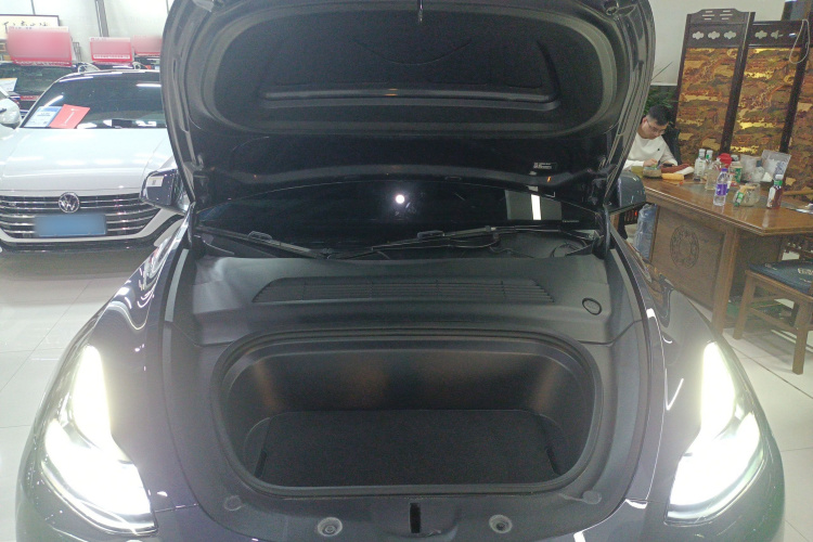 特斯拉 Model Y 2022款 Performance高性能全轮驱动版机舱底盘24
