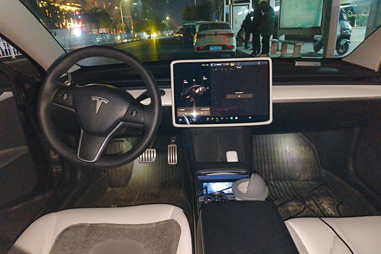 特斯拉 Model 3 2021款 Performance高性能全轮驱动版中控内饰12
