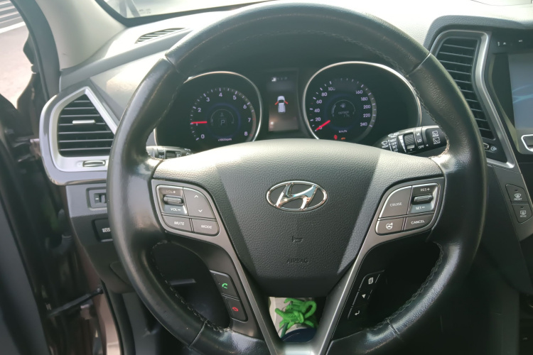 现代 胜达 2013款 2.4L 自动两驱智能型局部细节13