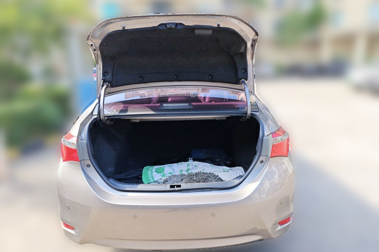 丰田 卡罗拉 2018款 1.2T S-CVT GL智享版中控内饰23