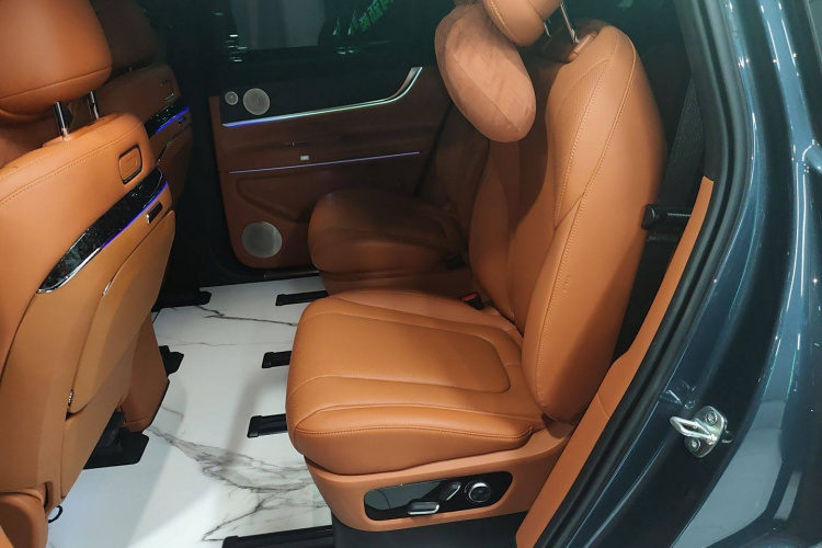 鸿蒙智行 问界M9 2024款 增程 Max版 52kWh 6座版中控内饰7004