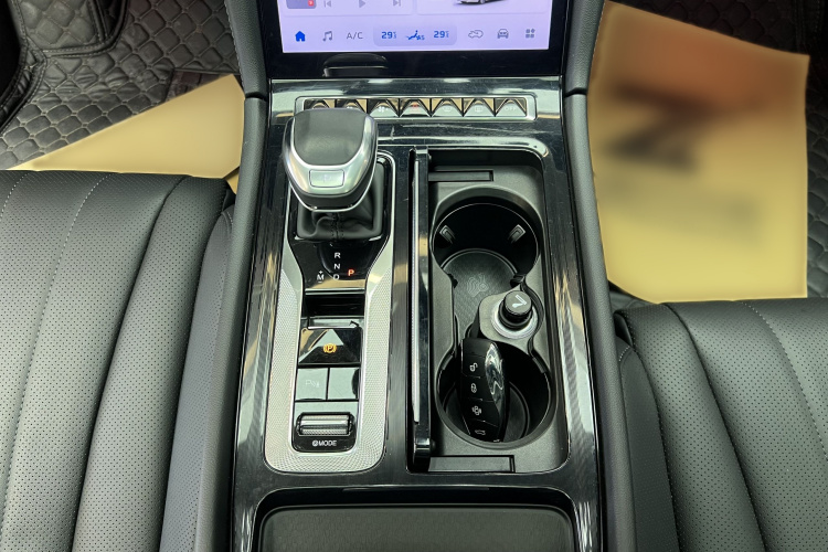 红旗H5 2023款 2.0T 自动智联旗享版中控内饰7004