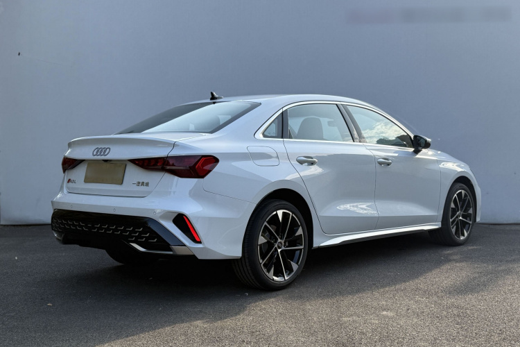 奥迪A3 2025款 A3L Limousine 35TFSI 飞驰尊享型车身外观6003