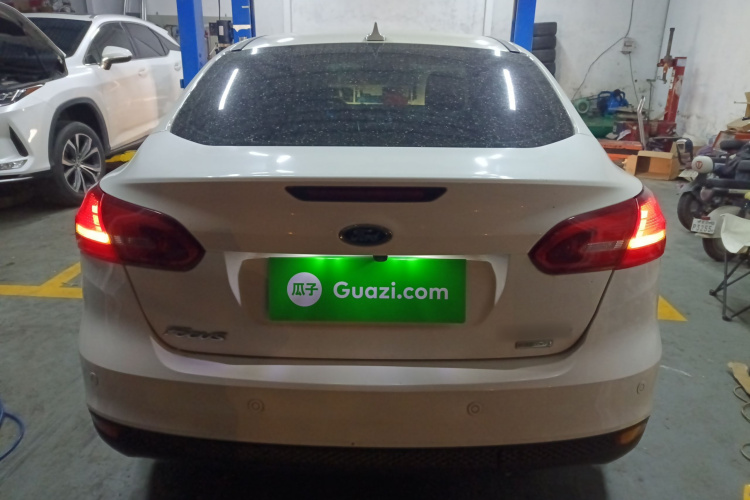 福特 福克斯 2017款 三厢 EcoBoost 125 自动超能风尚型智行版车身外观6004