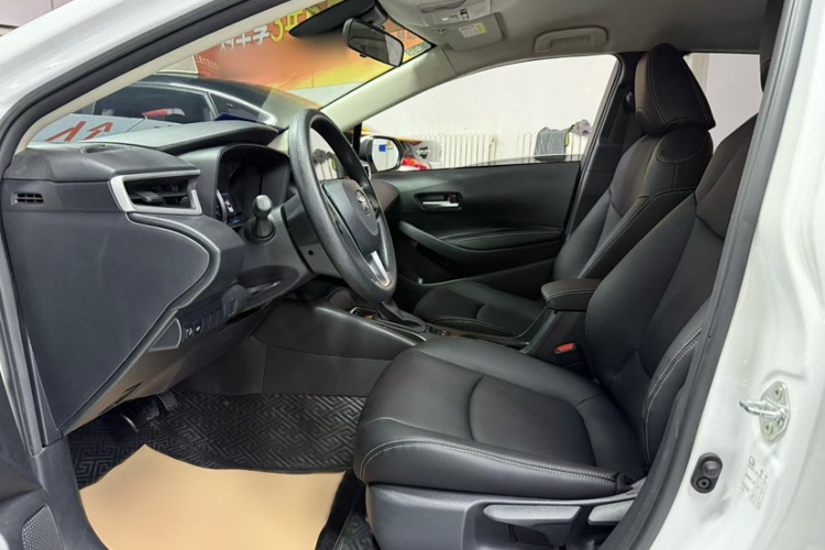 丰田 卡罗拉 2019款 1.2T S-CVT GL先锋版中控内饰7004