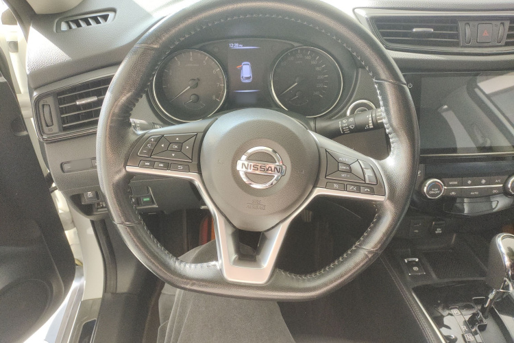 日产 奇骏 2020款 2.0L XL ITS CVT 2WD智联舒适版中控内饰13