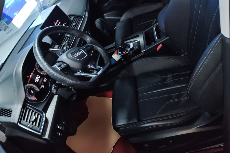 奥迪Q5L 2022款 45T 豪华动感型中控内饰19