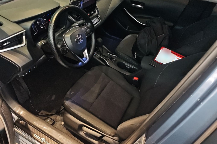 丰田 卡罗拉 2023款 1.8L 智能电混双擎 精英版中控内饰19