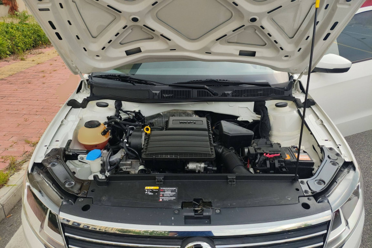 大众 2019款 朗逸启航 1.5L 自动风尚版 国VI机舱底盘24