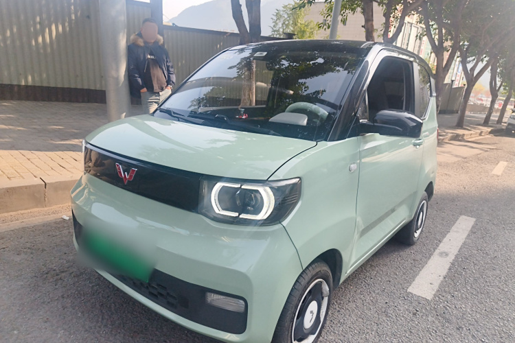 五菱汽车 宏光MINIEV 2021款 马卡龙夹心款 120km 磷酸铁锂车身外观1